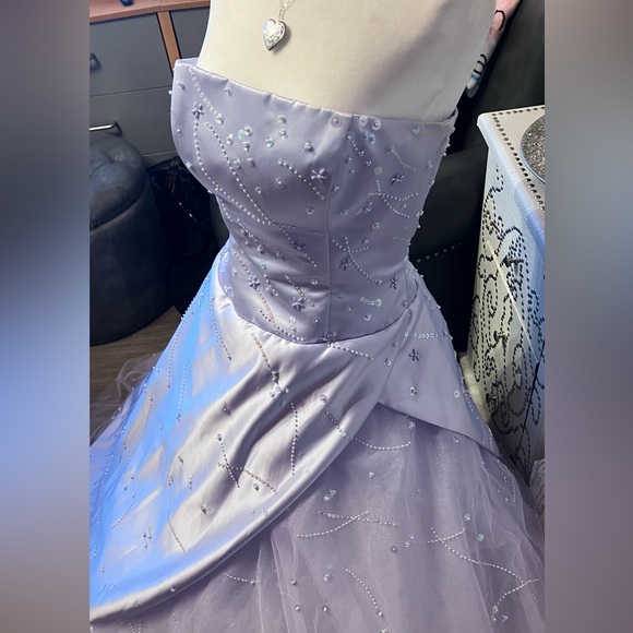 Hand beaded prom dress!!! ๐ซถ๐ป๐ - Picture 2 of 4